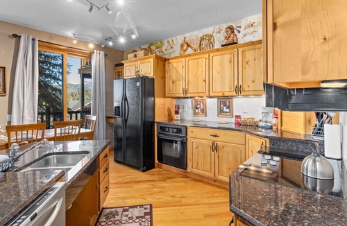 Estes Park House | Estes Park Retreat | 2 Kings | Near RMNP | ADA Friendly