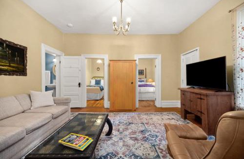 Golden House | Estrella De Oro Residences Old House- Walk Downtown