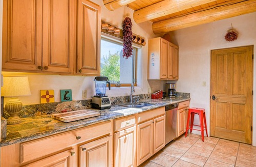 Arroyo Seco House | Estrella Vista Retreat - Views, Hot Tub & Patio