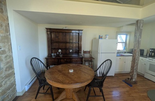 Pauline House | Evans Getaway