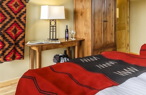 Mesa Verde National Park Hotel | Everything You Need For The Perfect Vacation! Free Parking, Pets Allowed, Dining