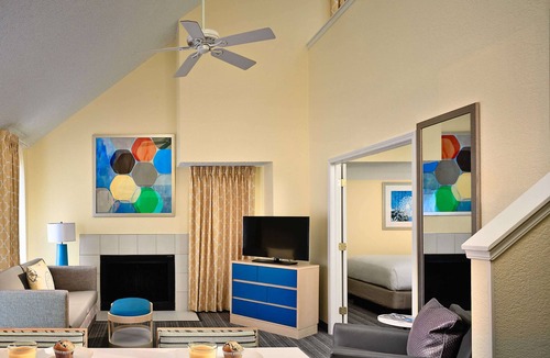 Westlake Hotel | Excellent Staycation Spot! 2 Relaxing Units, Free Parking