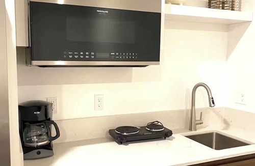 Pumpkin Center Apartment | Exceptionally cozy guest house with AC in vibrant Bakersfield