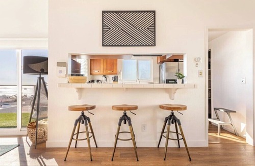 Gas Lamp Section House | Exclusive Ocean & Pier View Family Escape