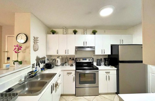 Aventura Condo | Exclusive Yacht Club Condo 10 Min to the Beach