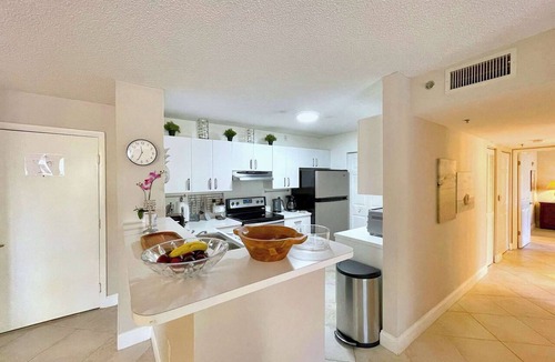 Aventura Condo | Exclusive Yacht Club Condo 10 Min to the Beach