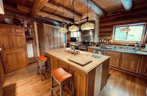 Florissant Cabin | Expansive Lodge on 80 Acres! Hot Tub, Decks, WiFi!