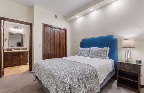 Downtown Steamboat Springs House | Expansive Luxury Condo - Downtown - Summer AC