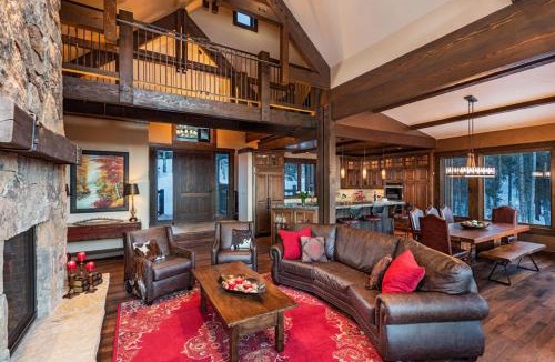 Baldy Mountain House | Experience luxury at Three Sisters Lookout with stunning mountain views and Private Hot Tub