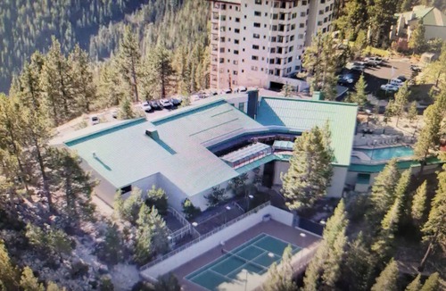 Tahoe Village Resort | Experience Tahoe's Ski Scene at Holiday Inn Club Vacations Tahoe Ridge Resort