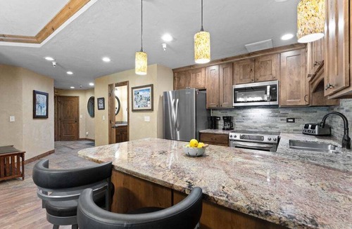 Peak 9 Condo | Experience the Village at Breckenridge Chateaux 1023: Resort Amenities!