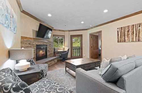 Peak 9 Condo | Experience the Village at Breckenridge Chateaux 1023: Resort Amenities!