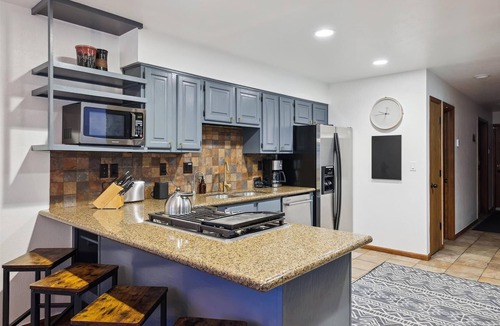 Frisco House | Experience Twins Getaway at Meadow Creek with pool table and hot tub!