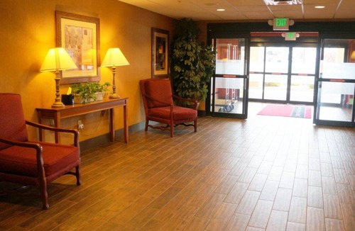 Kingman Hotel | Explore the Grand Canyon: Kingman Stay w/Pool & Close to Downtown