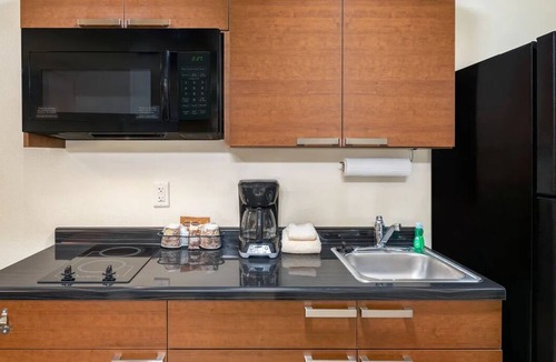 Loveland Hotel | Explore the Rockies in a Cozy Room w/Nearby Trails + Pet-Friendly Accommodation