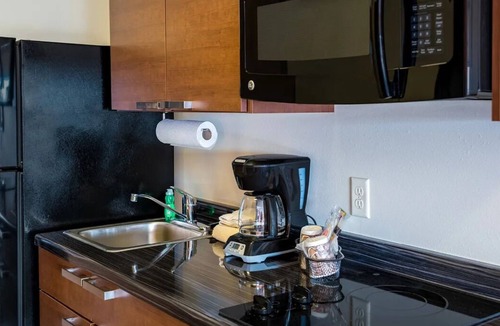 Loveland Hotel | Explore the Rockies in a Cozy Room w/Nearby Trails + Pet-Friendly Accommodation