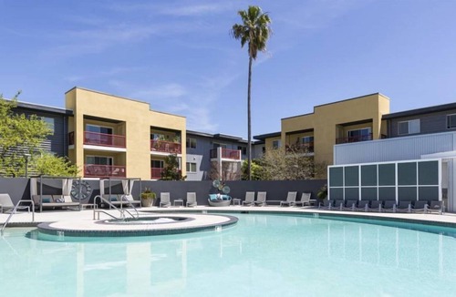 East San Mateo Condo | Exquisite 2BR Condo in San Mateo w Pool