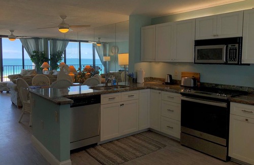 Sand Key Condo | Extraordinary 9th Floor Beachfront Views on Sand Key! Heated Pool & Hot Tub!