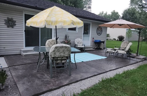 Gypsum House | Fabulous House with AC in Charming Castalia