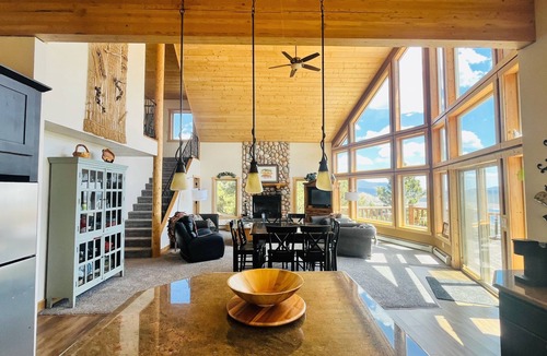 Twin Lakes House | Fabulous Views, Sleeps 10, 3 Full Baths, Family-Friendly #2026-069