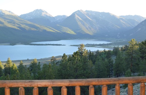 Twin Lakes House | Fabulous Views, Sleeps 10, 3 Full Baths, Family-Friendly #2026-069