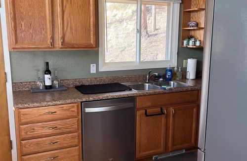 Teller County Cabin | Falcon Ridge Chalet-Woodland Park: WiFi & Views, Deck and Views of Pikes Peak