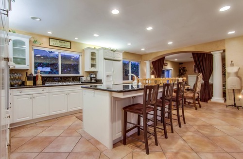 Morro Bay House | Fall is booking now! The Palms, Gorgeous, Beachside Steps to Sand, Hot Tub, Dogs