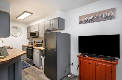 Steamboat Springs Condo | Fall Line Flat, AC in Bedroom, Communal Hot Tub, Views!