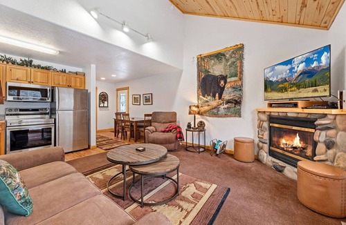 Fall River Estates Condo | Fall River Hideaway Fireplace Close to RMNP