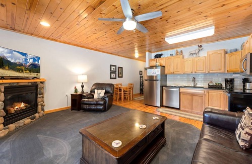 Fall River Estates Condo | Fall River Hideaway Fireplace Close to RMNP