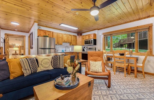 Fall River Estates Condo | Fall River Retreat Private Hot Tub Close to RMNP