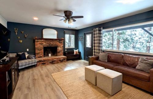 Crestline House | Fam & Pet Friendly Chalet w AC & BBQ - Top Rated