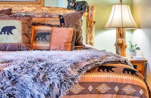 Black Hawk House | Family & Dog Welcoming Lodge with Hot Tub & Games