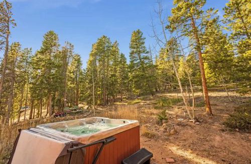 Black Hawk House | Family & Dog Welcoming Lodge with Hot Tub & Games