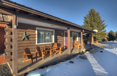 Creede Cabin | Family Friendly Cabin - Near Downtown Creede - Shuffleboard