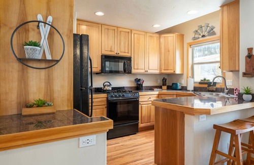 Winter Park House | ☆ Family Friendly Downtown Townhome | Private Hot Tub & Decks | Walk To Everything