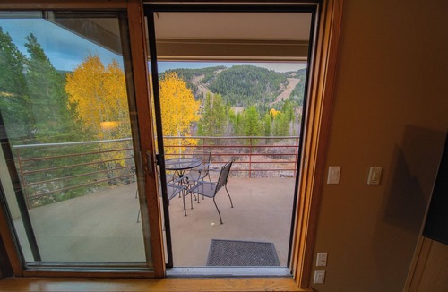 Mountain House Condo | Family-Friendly Escape | Balcony & Bike Path