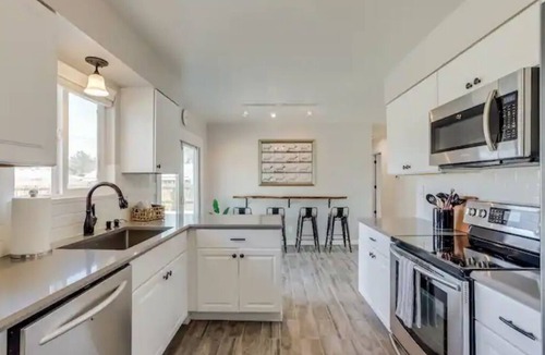 Loveland House | Family-Friendly Fun House! with HOT TUB!