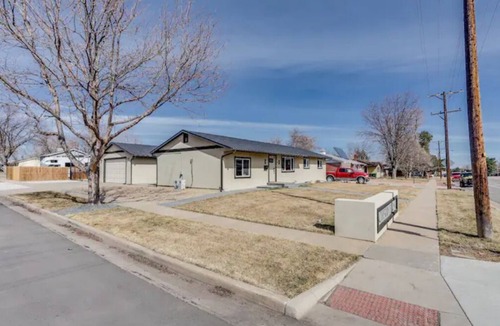 Loveland House | Family-Friendly Fun House! with HOT TUB!