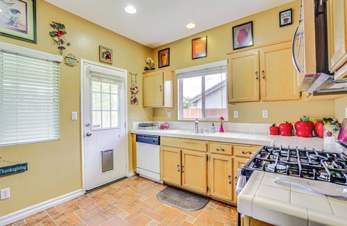 Victorville House | Family-Friendly Home w/Fenced Yard in Victorville