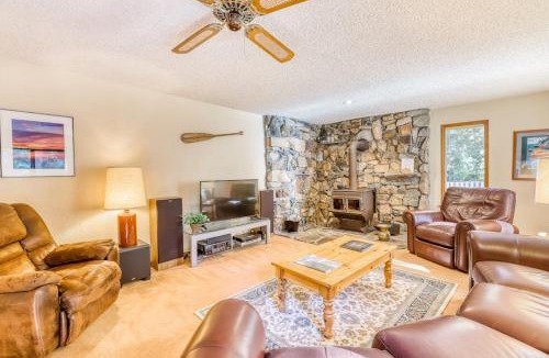 Tahoma House | Family-friendly home with a beautiful yard & deck - close to the lake & ski slopes