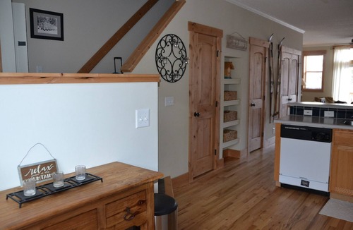 Wildernest House | Family Friendly/Spacious Town Home w/Mountain views