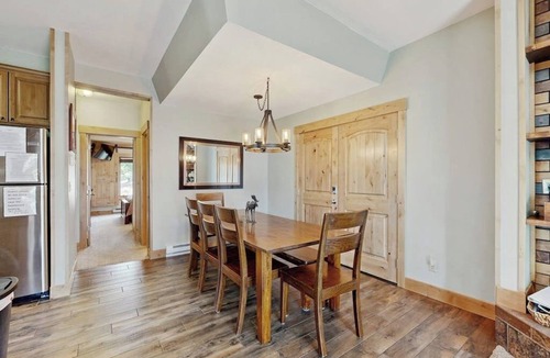 Baldy Mountain House | Family-Friendly Townhouses with WiFi, Wood Fireplaces, and Private Washer/Dryers