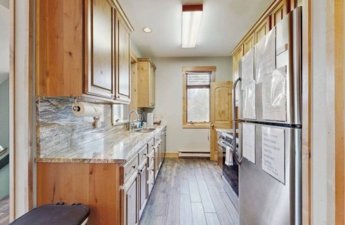 Baldy Mountain House | Family-Friendly Townhouses with WiFi, Wood Fireplaces, and Private Washer/Dryers