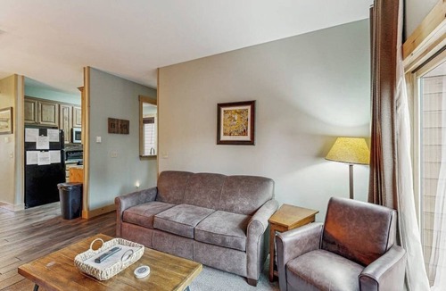 Baldy Mountain House | Family-Friendly Townhouses with WiFi, Wood Fireplaces, and Private Washer/Dryers