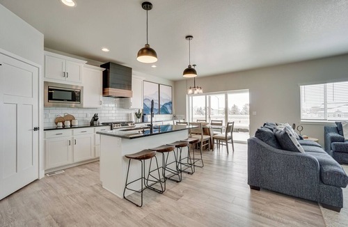 Windsor Apartment | Family-friendly Townhome ~ 2 Mi to Windsor Lake!