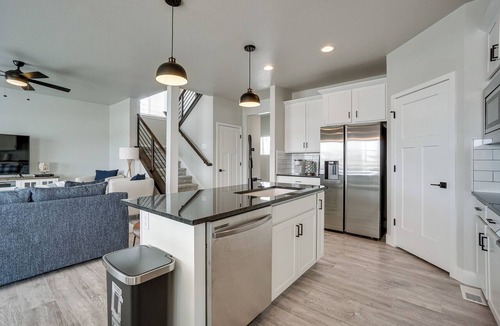 Windsor Apartment | Family-friendly Townhome ~ 2 Mi to Windsor Lake!