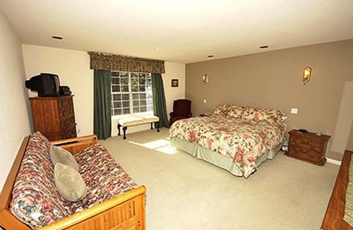 Montgomery Estates House | Family-Friendly Cottage with Mountain Views near Heavenly Ski Resort in South Lake Tahoe, California