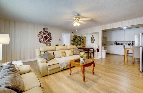 Riverside House | Family Home 5 Mi to Dtwn Riverside & Hospital!