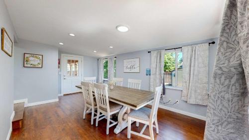 Dupont House | Family Home in Arvada with king beds and bunkbed
